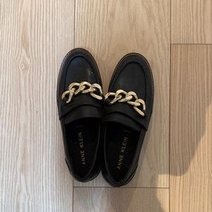 Anne Klein Black Shoes with Gold Chain Accent